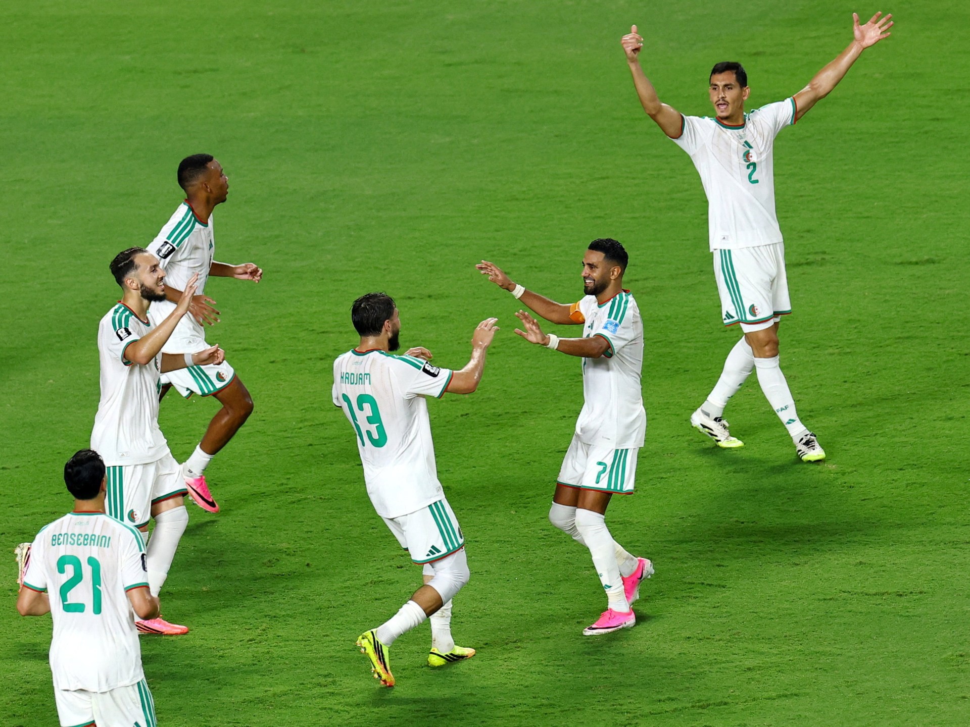 تأهل الجزائر لكأس العالم: صمود عربي يتجاوز التحديات الأوروبية