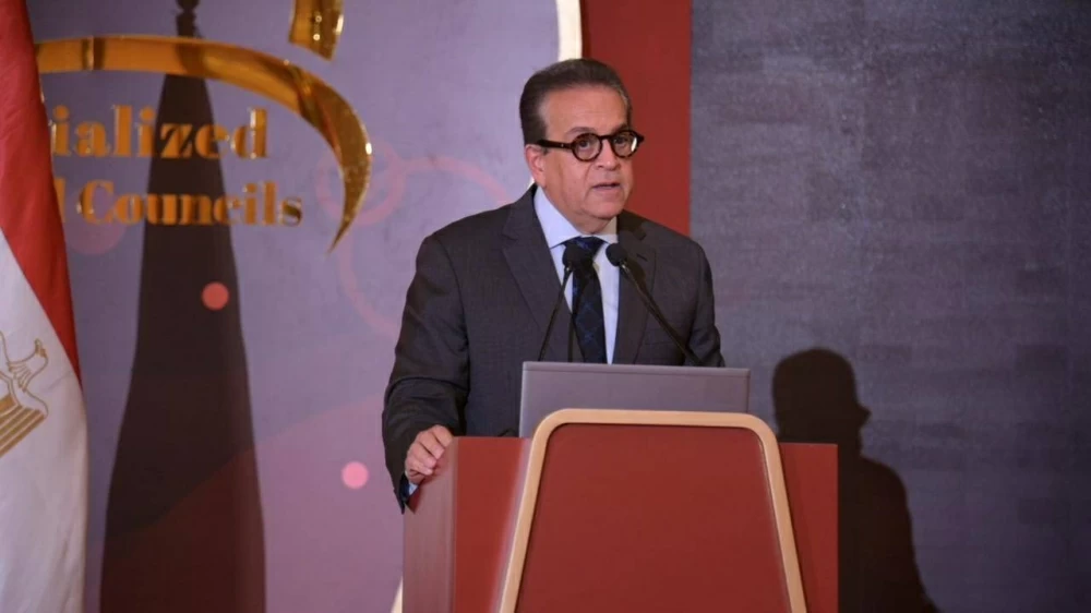 العراق يستلهم التجربة المصرية في تطوير العلاج المجاني